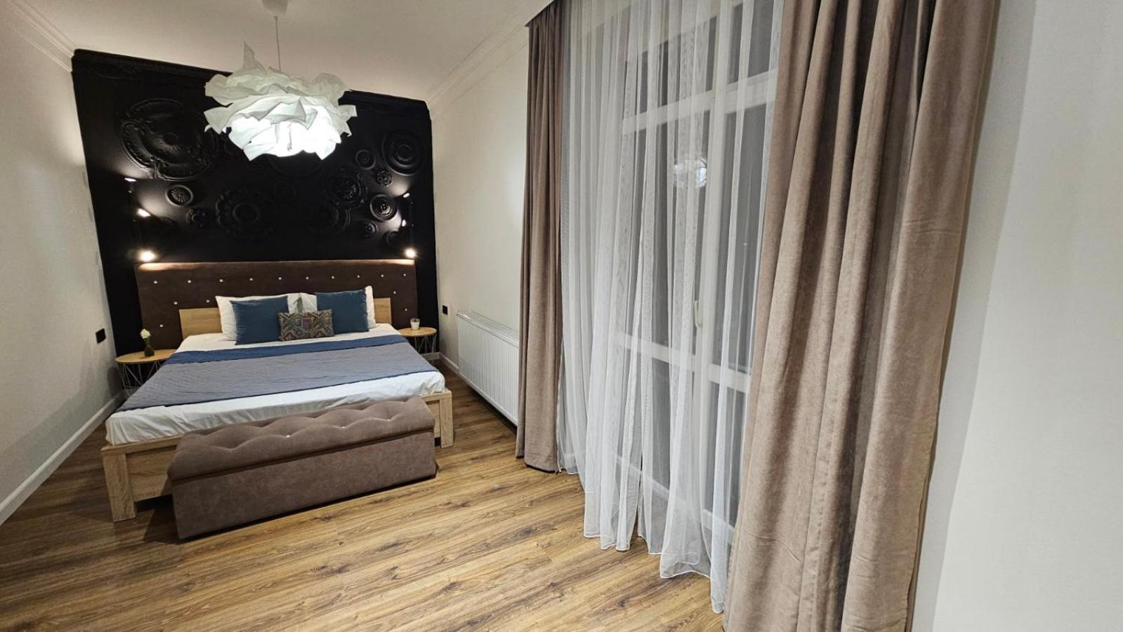 Black Room Apartment Мукачево Экстерьер фото