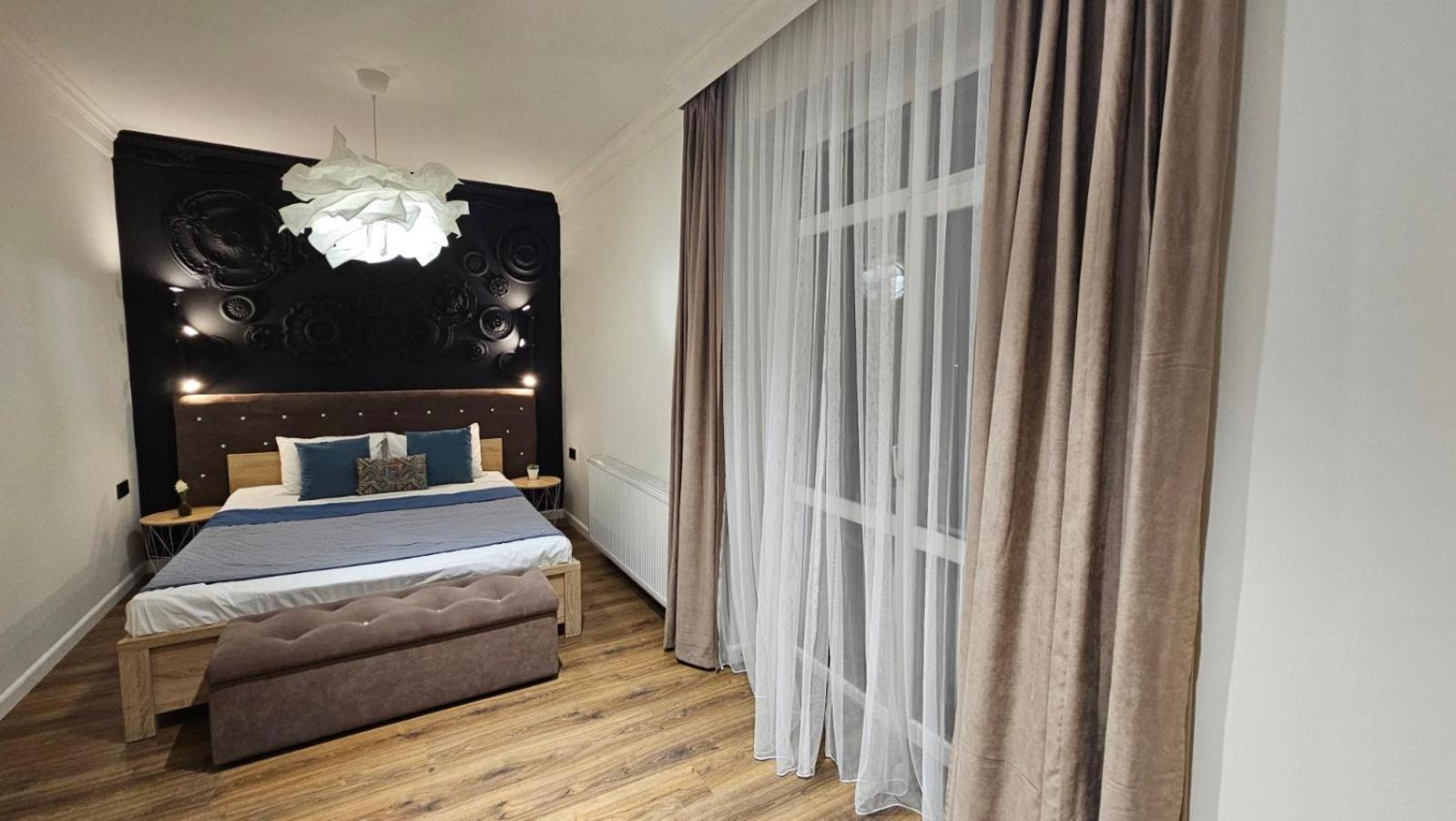 Black Room Apartment Мукачево Экстерьер фото