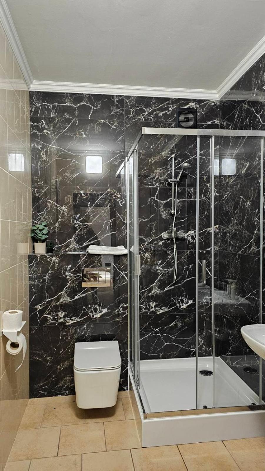 Black Room Apartment Мукачево Экстерьер фото